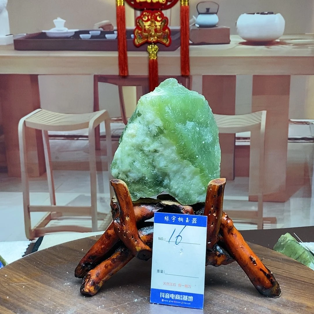 蛇纹石玉原石未镶嵌