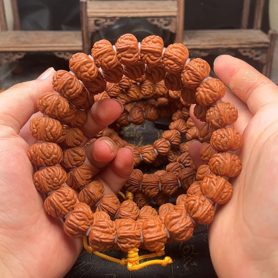 桃核吊坠桃和手持