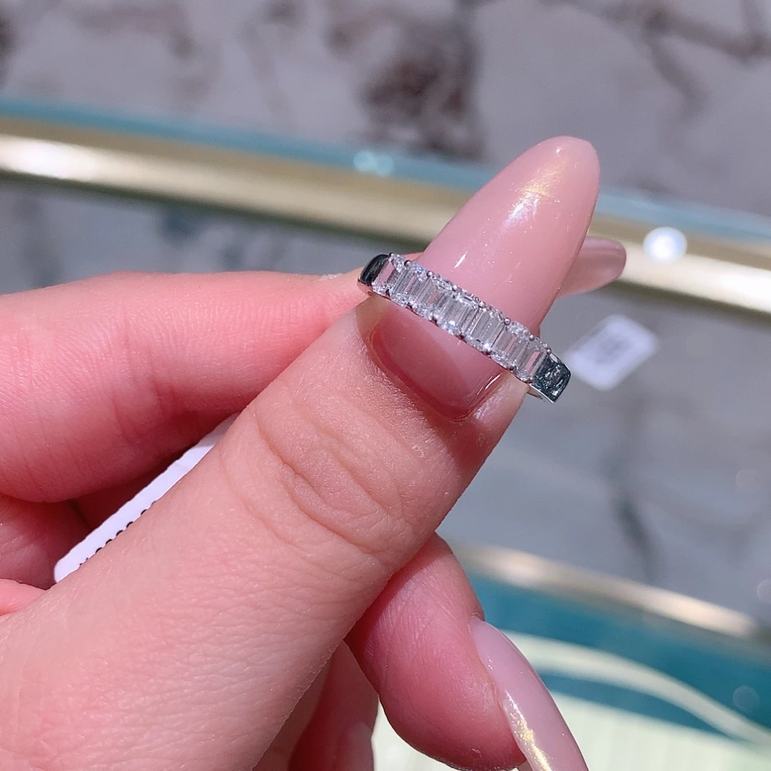 实验室培育钻石18K金镶嵌小***影16