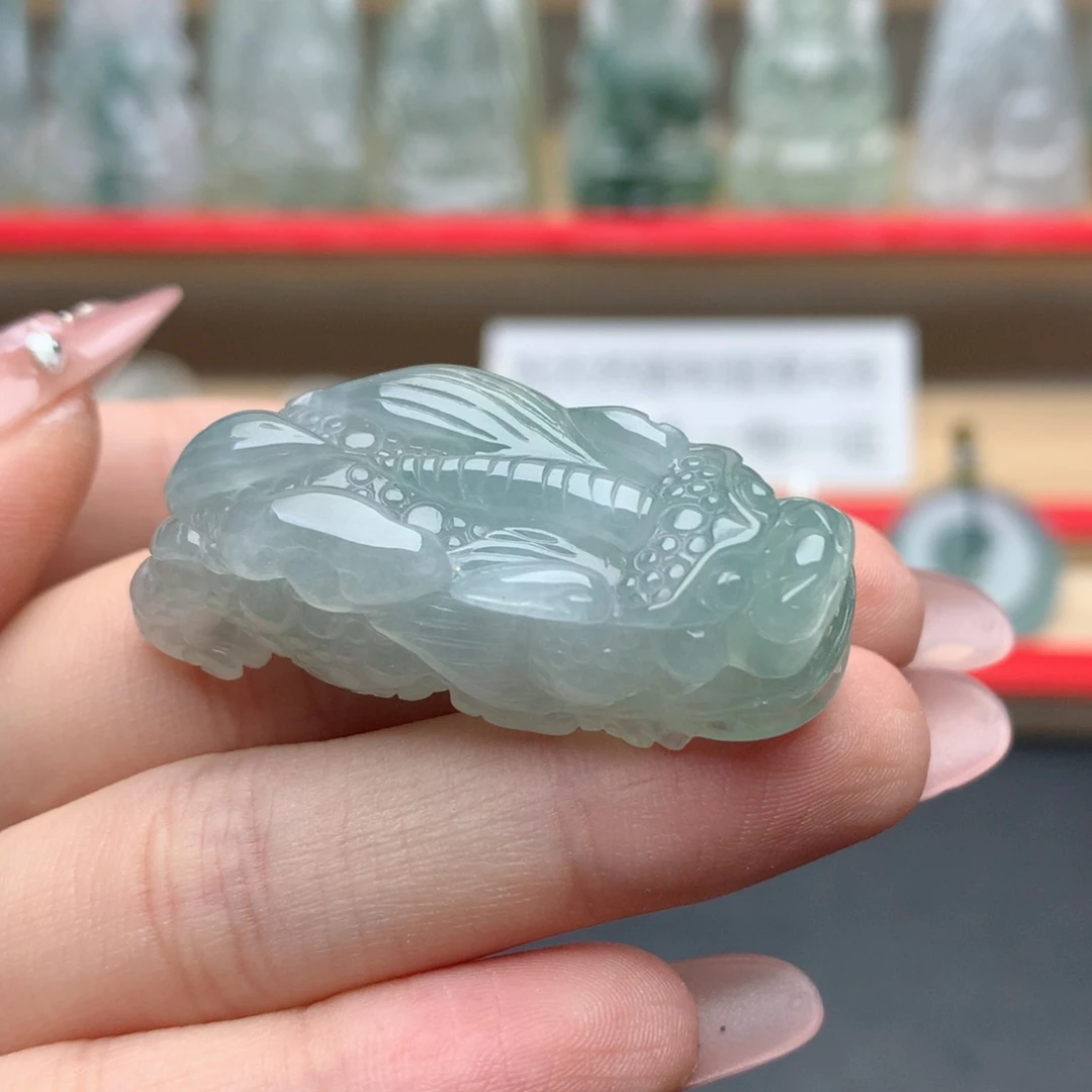 翡翠未镶嵌颈饰貔貅