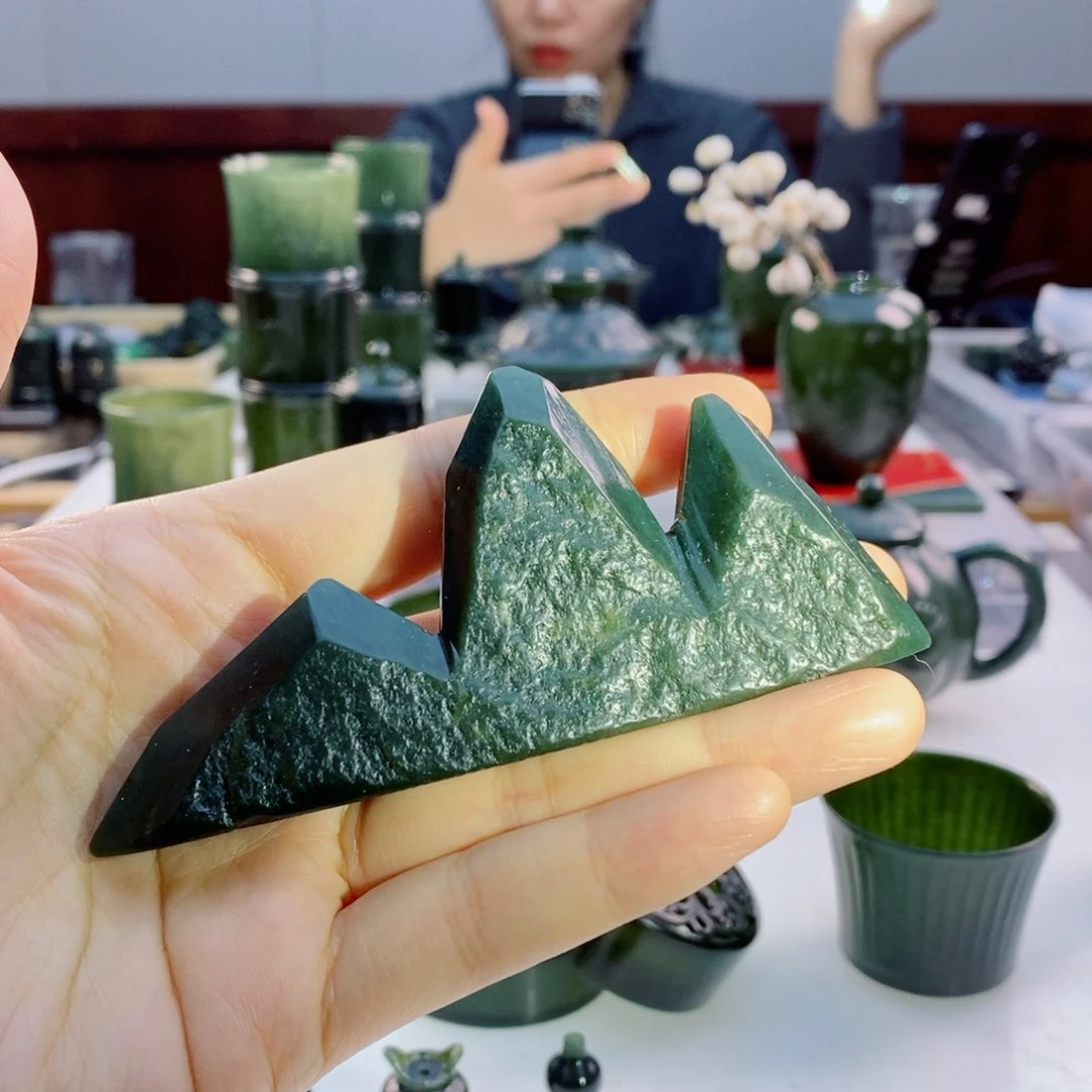 未镶嵌和田玉摆件