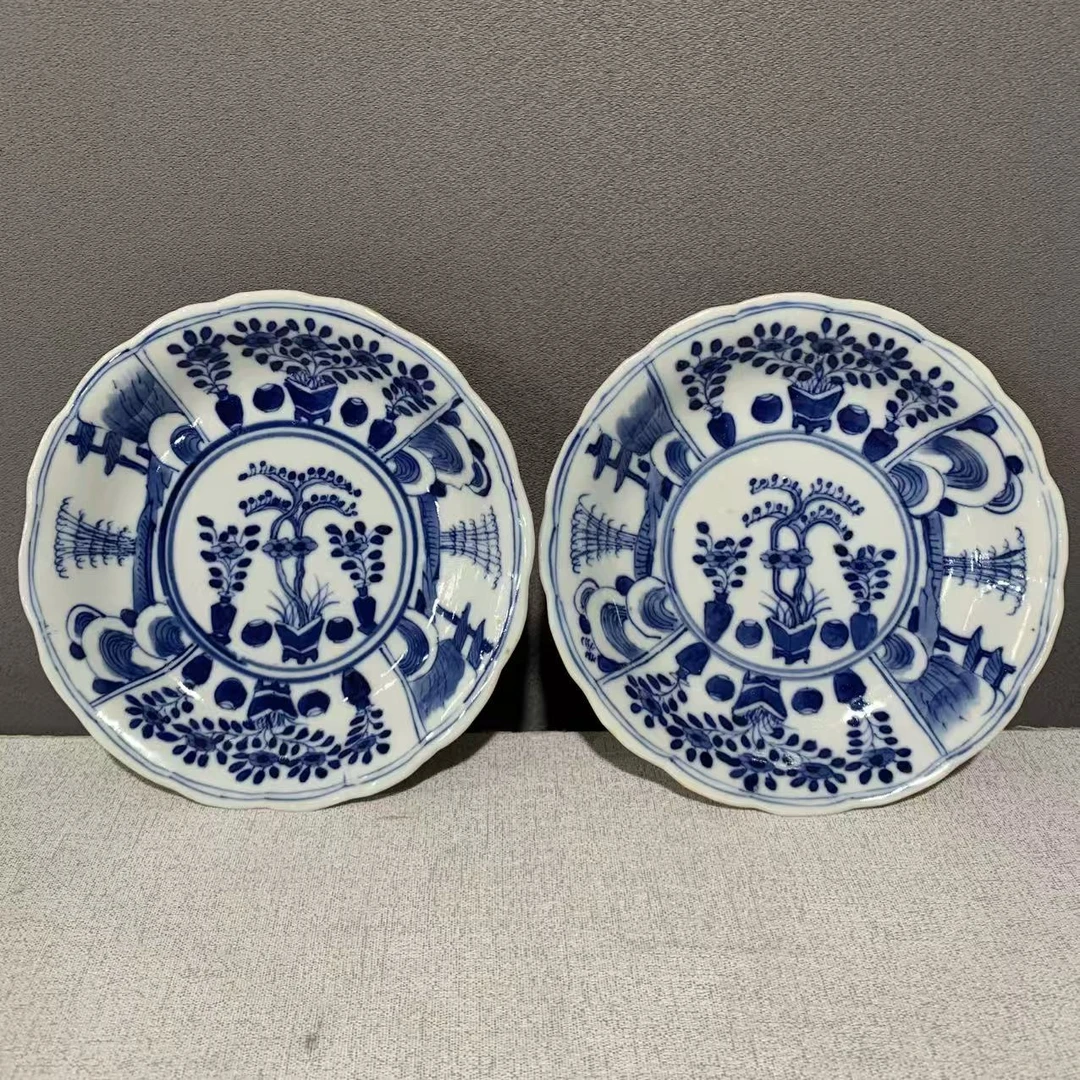 A0916233 清代 外米黄釉内青花博古花卉小对盘（直径约12.7）