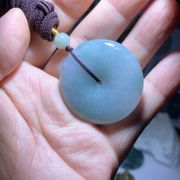 翡翠颈饰未镶嵌阿*平安扣