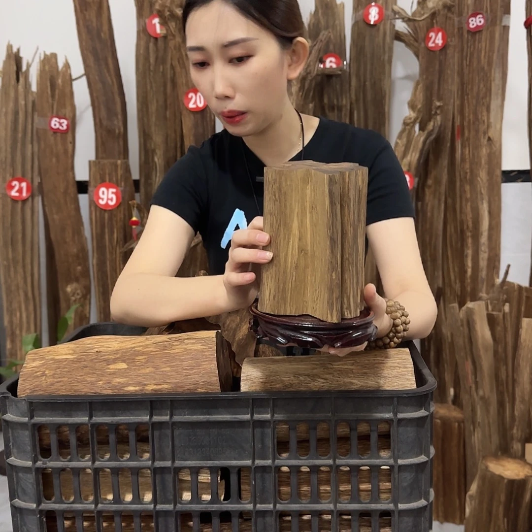 沉香碎屑沉香原材料