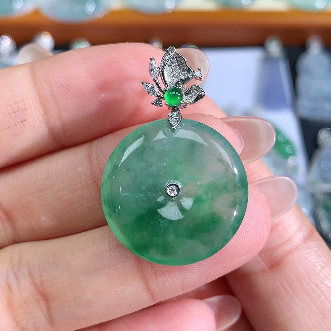 翡翠18K金镶嵌颈饰翡翠