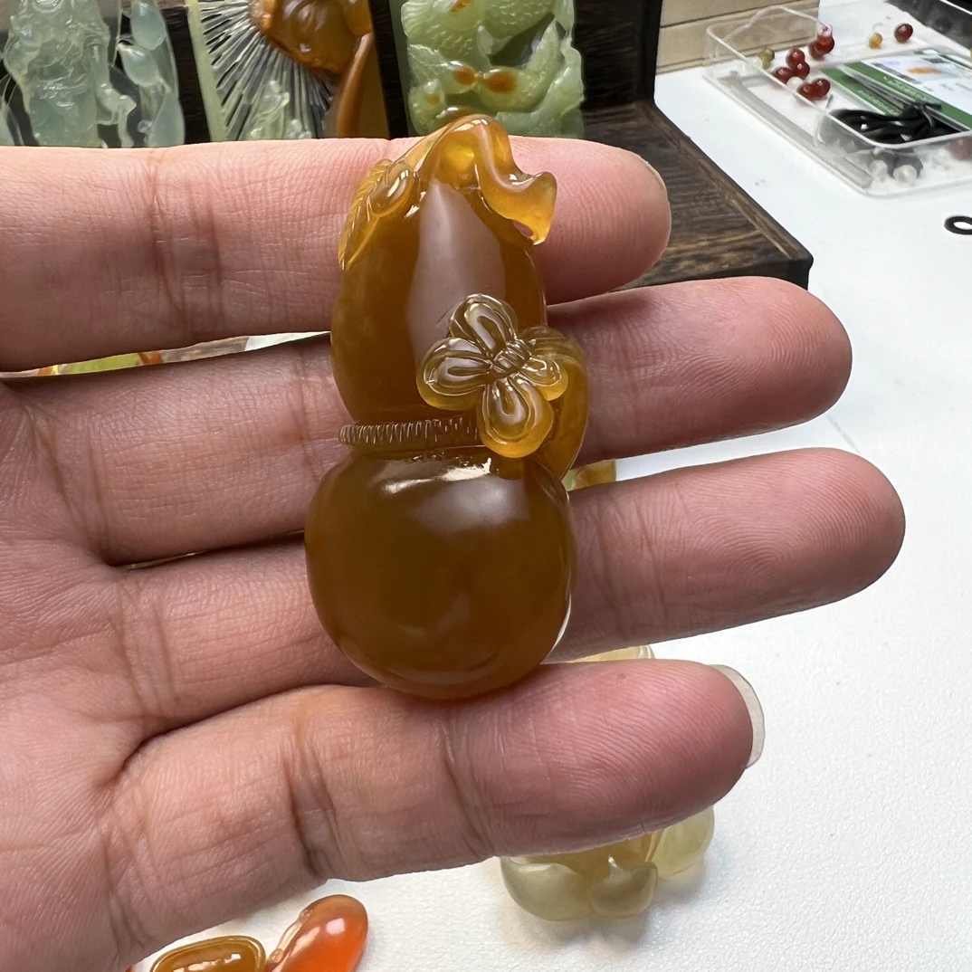 国石岫玉中的花玉，葫芦、吊坠