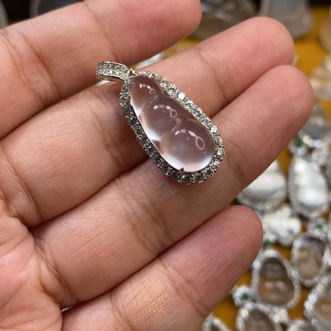 莹***姐颈饰银S925镶嵌石英质玉福豆