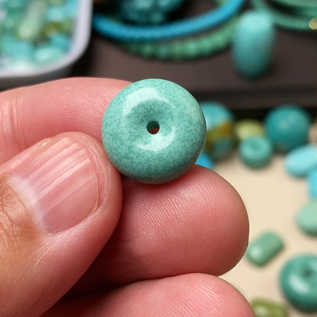 绿松石未镶嵌颈饰