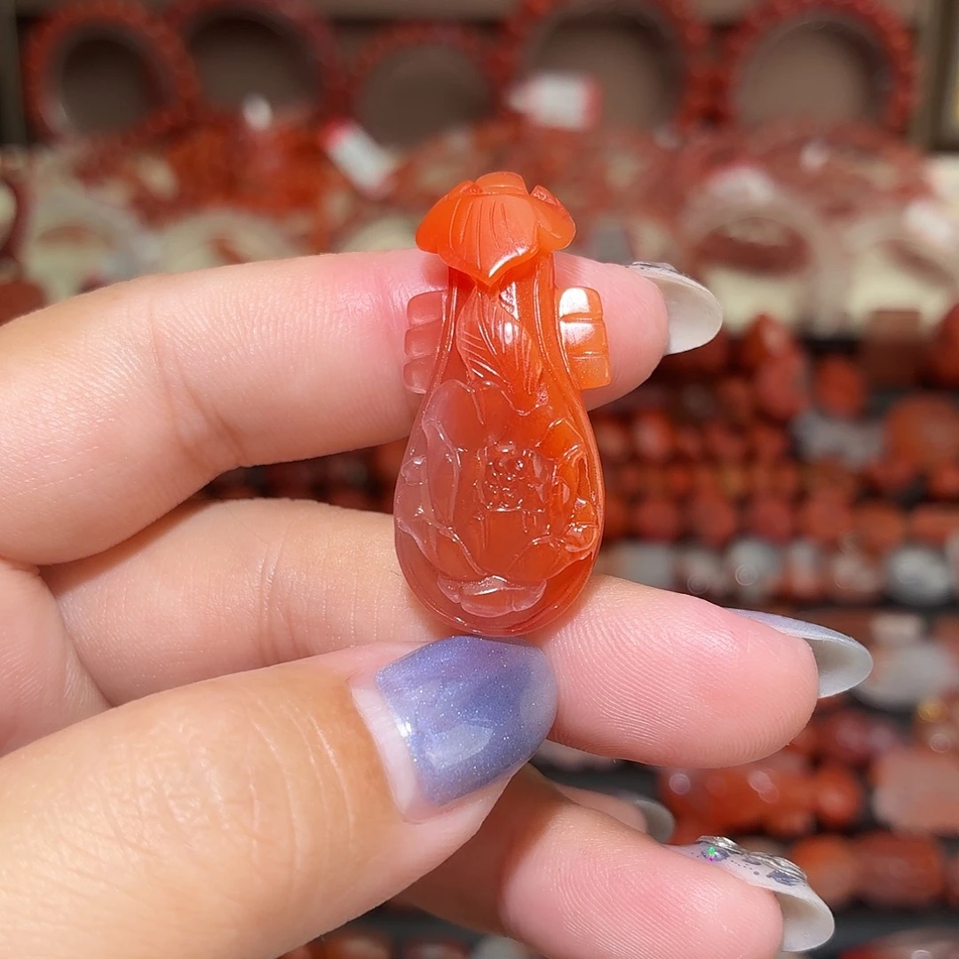 南红玛瑙未镶嵌颈饰琵琶吊坠