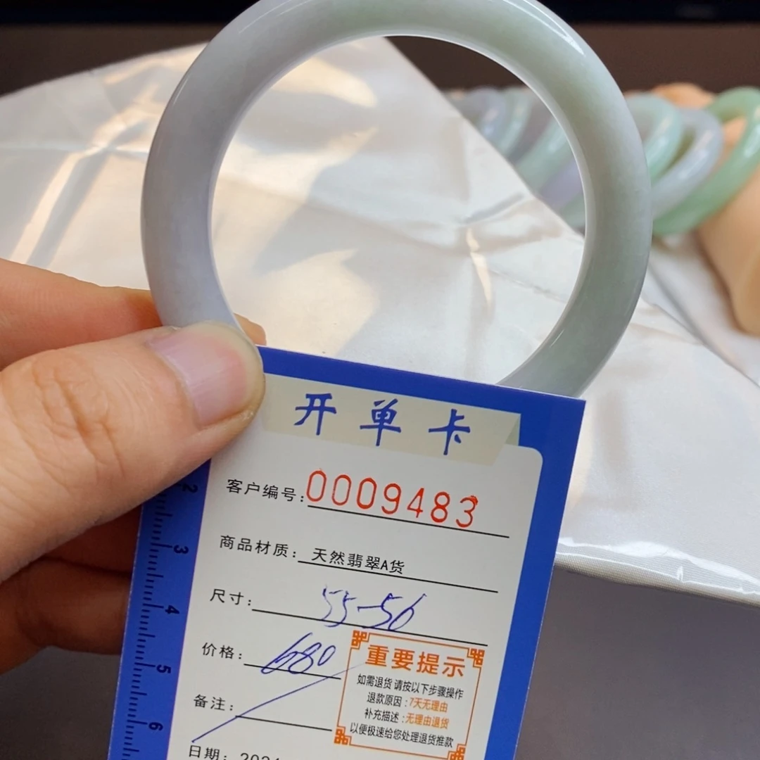 翡翠手镯未镶嵌翡翠