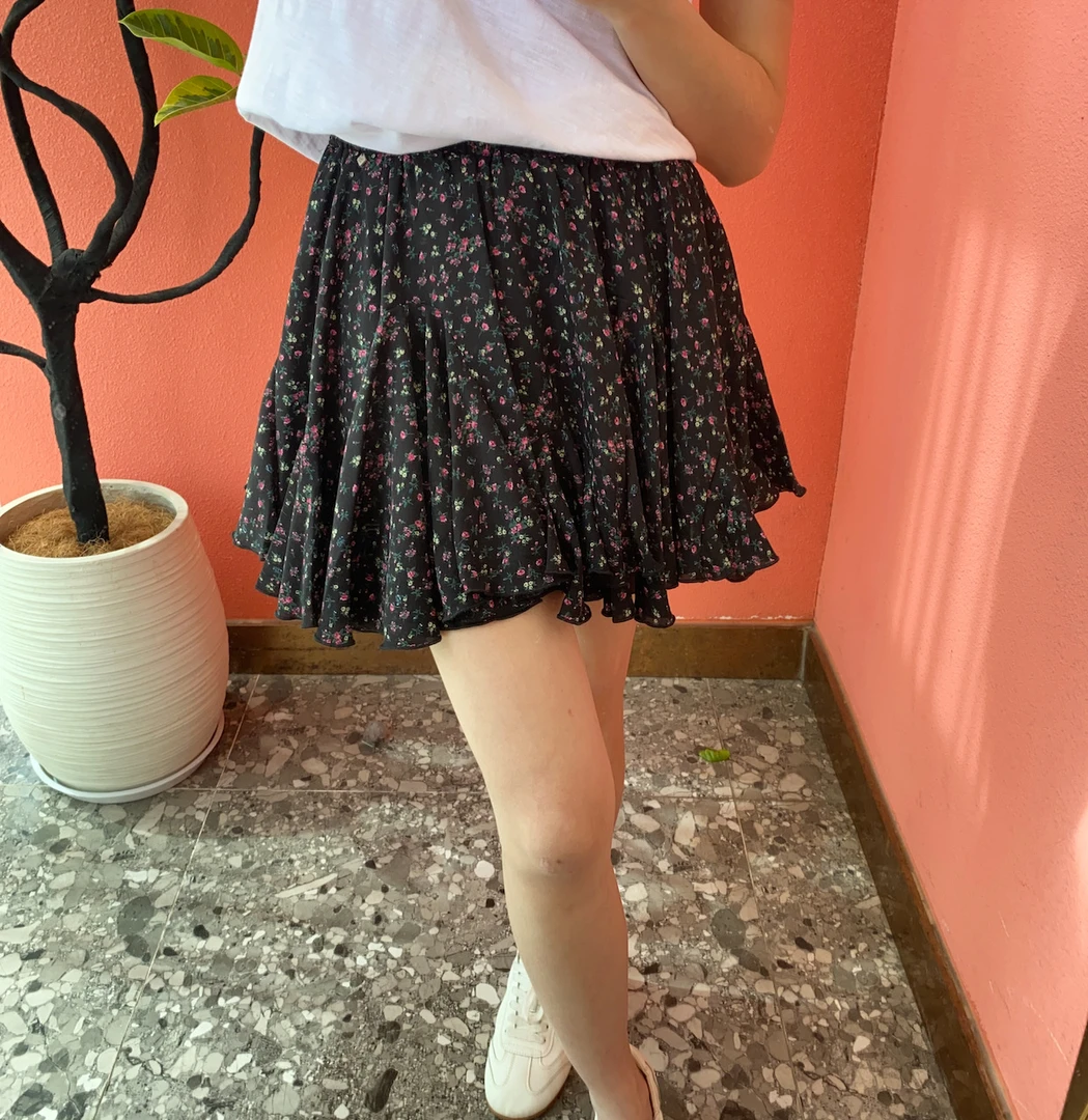 （默茗服装）黑底玫瑰碎花半裙