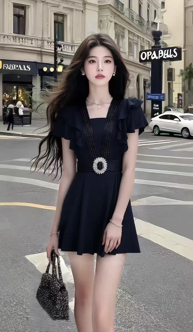 夏季轻熟风黑色不规则方领修身收腰设计感连衣裙时尚气质显瘦女装