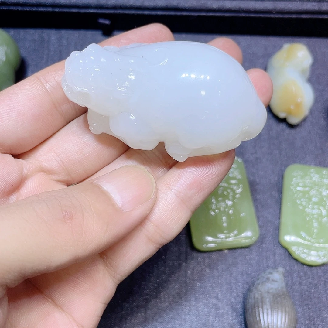 吊坠(不含链)未镶嵌和田玉（糖玉）