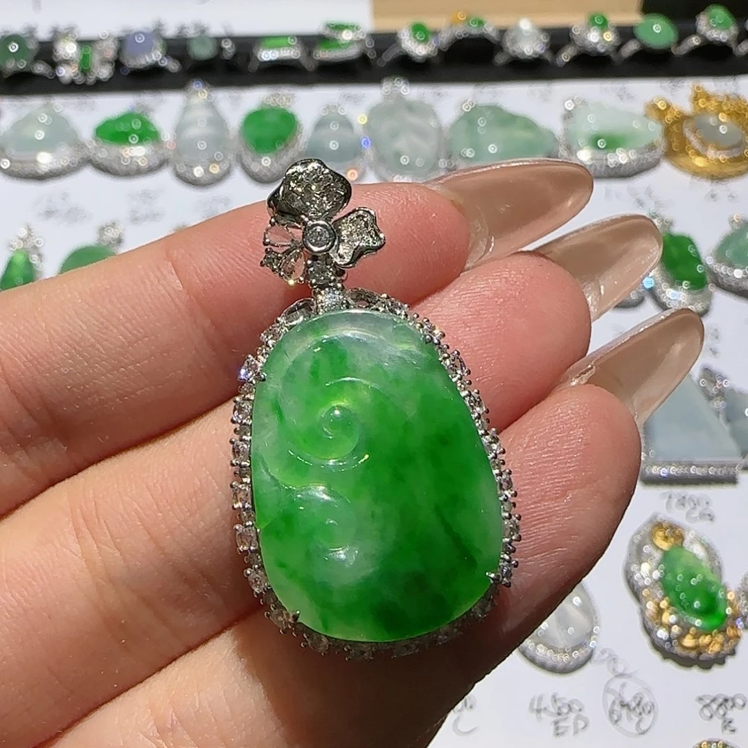 【闪购商品】颈饰18K金镶嵌翡翠起*