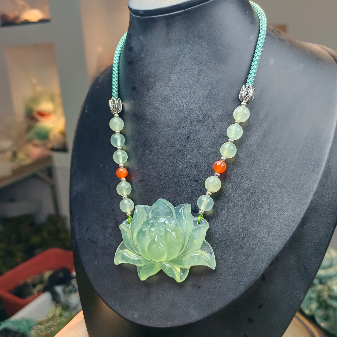 天然岫玉精美180大荷花（半珠链）