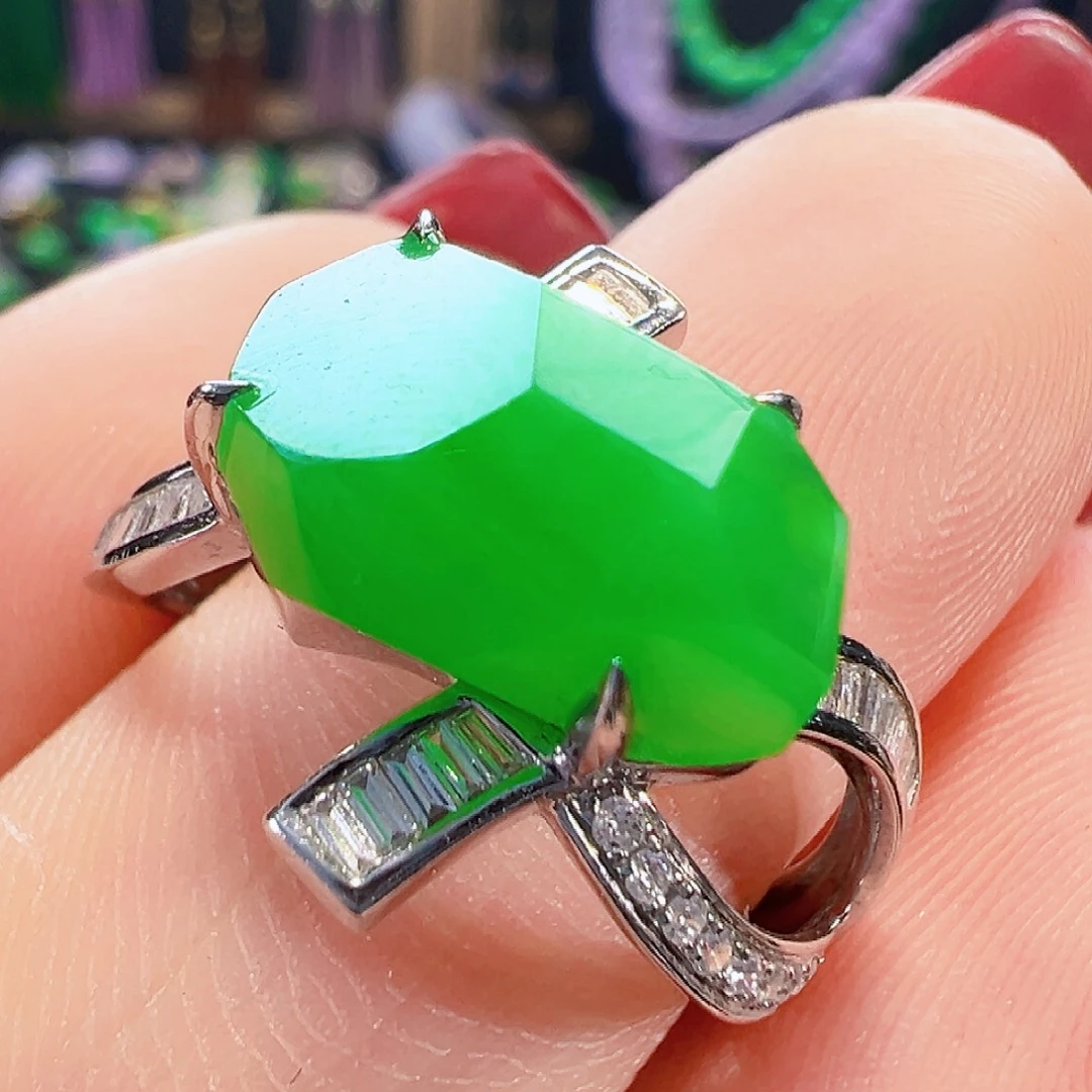 翡翠18K金镶嵌戒指签收后24小时鉴赏期