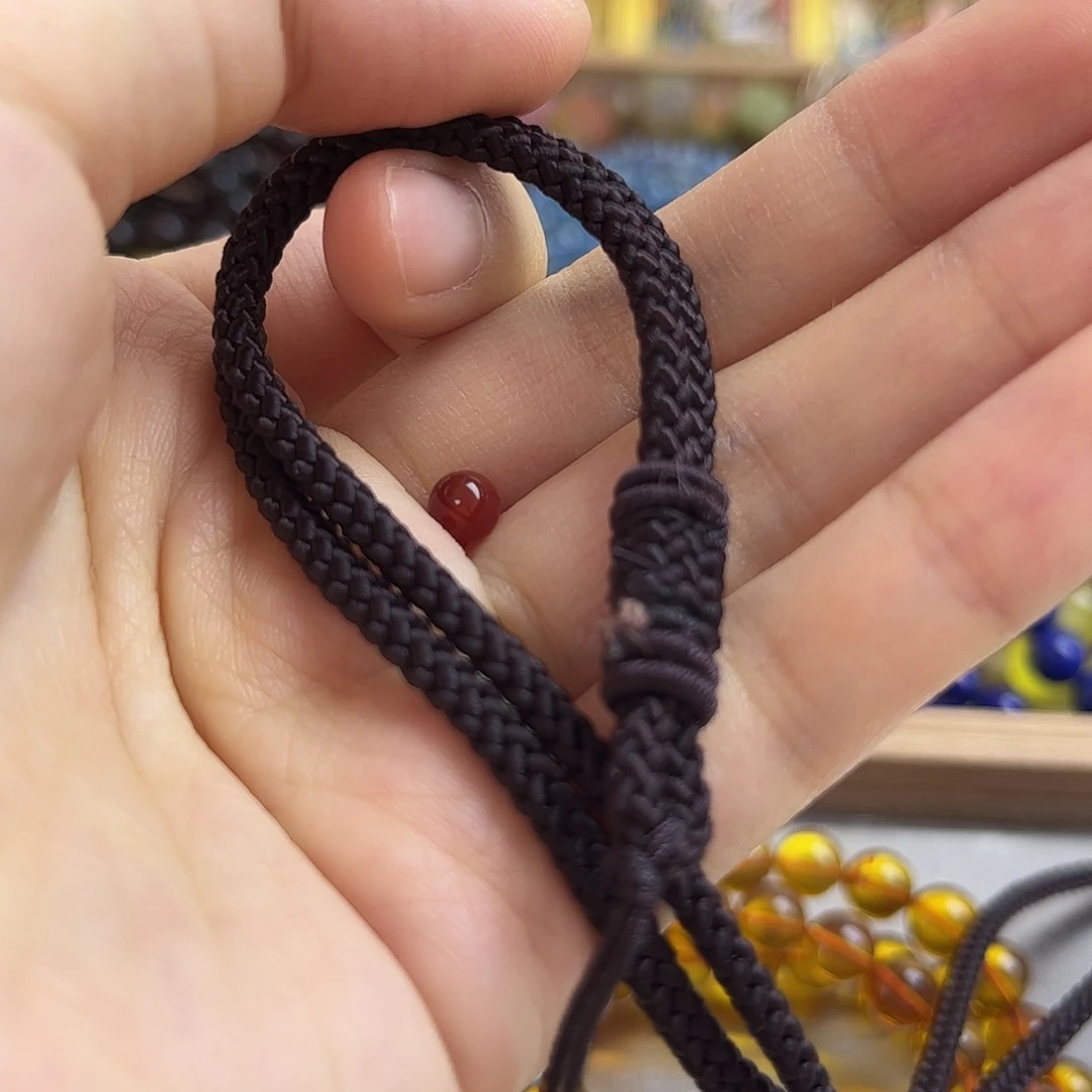 幸****玛瑙/玉髓未镶嵌颈饰矿坑