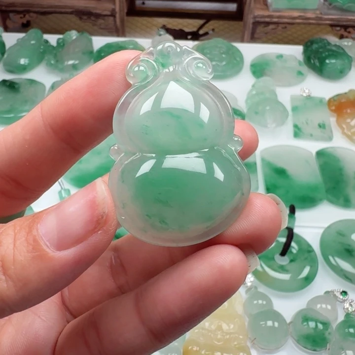 颈饰未镶嵌石英质玉