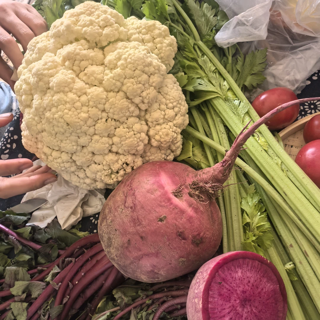 蔬菜尝鲜组合“菜花 紫霞萝卜各一个 芹菜一斤”