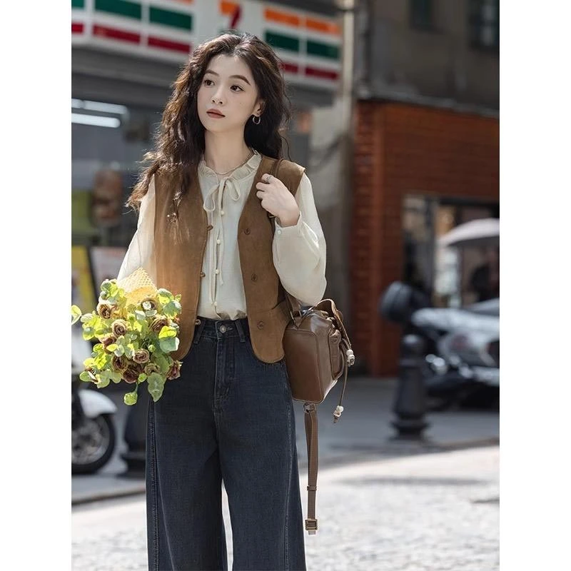 2026春秋韩式新款高级感雪纺上衣咖色马甲牛仔裤三件套女时尚套装