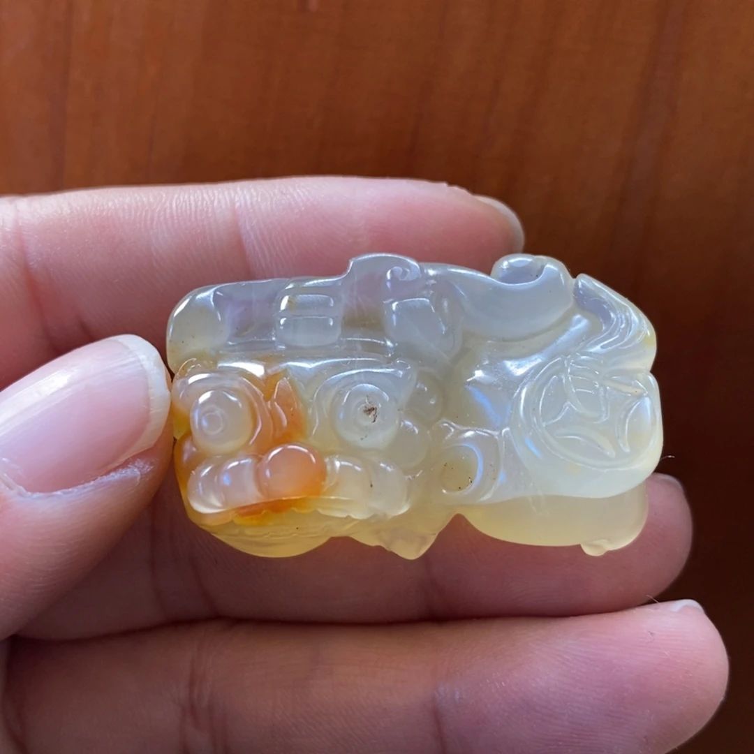 石英质玉（黄龙玉）未镶嵌颈饰