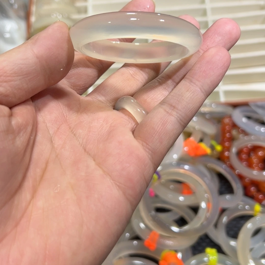 玛瑙/玉髓未镶嵌手镯5051圈微瑕2.2