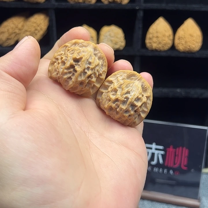 文玩核桃吊坠关公帽
