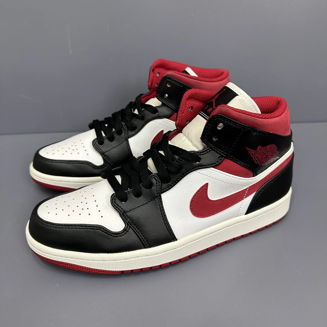 99新 NIKE/耐克 准新穿一次 42.5码 aj1黑白红mid中帮休闲鞋 秒价