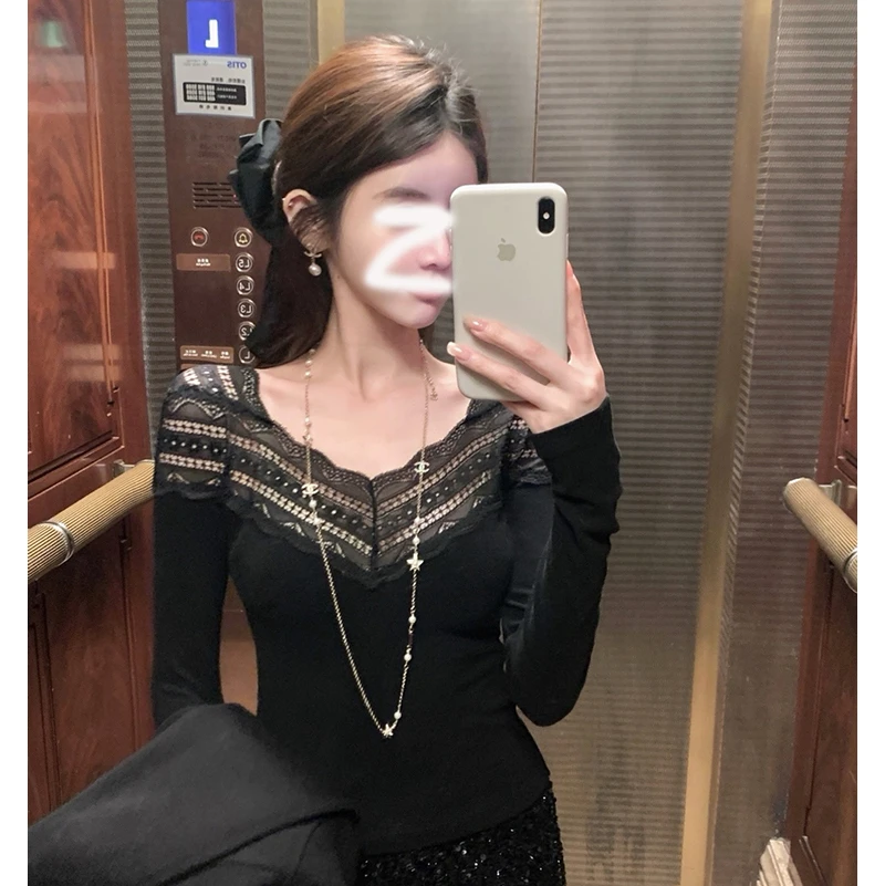 艺等YIDENG V领蕾丝拼接长袖T恤女冬季性感修身显瘦高级感打底衫