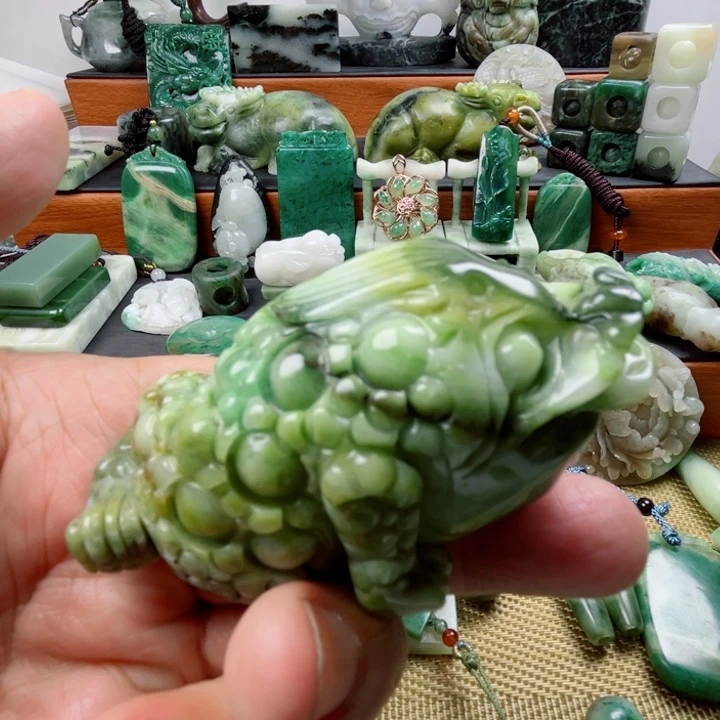 独山玉未镶嵌珠宝半成品