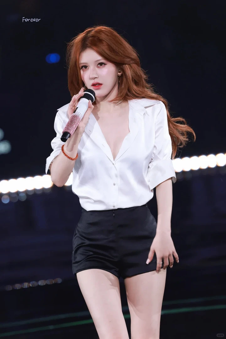 【赵露思同款】设计感气质ins白色衬衫上衣女显瘦短裤秋季新款套装