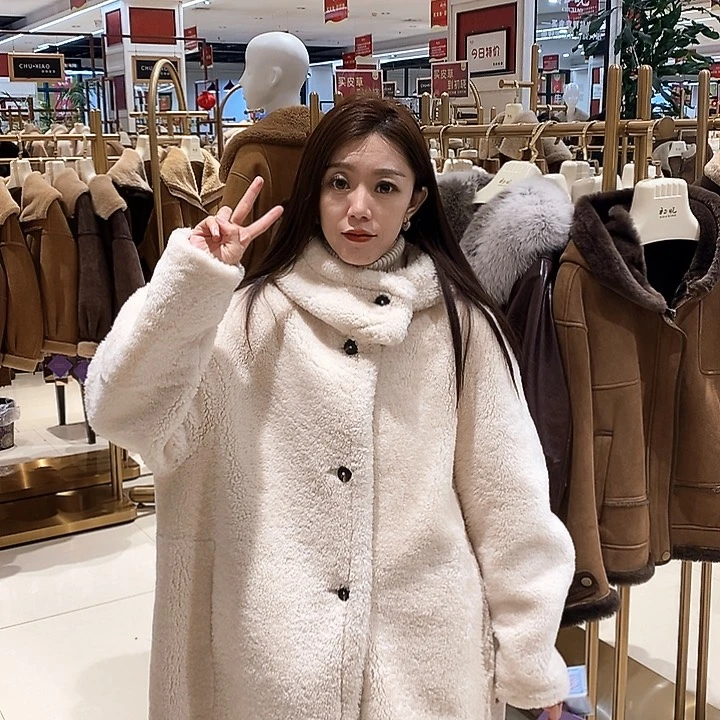 初晓皮草外套搭配