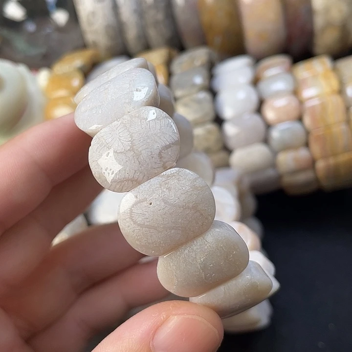 未镶嵌手链硅化珊瑚（珊瑚玉）