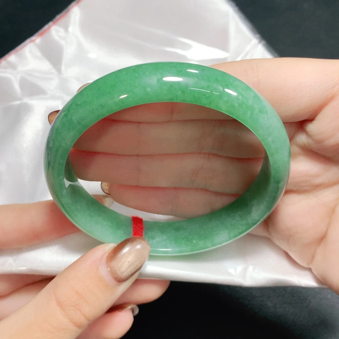吕***梅翡翠未镶嵌手镯58圈Z1036