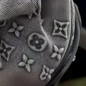 （全新未使用）黑色皮皮化妆包！灰贝！带礼盒！化妆包！