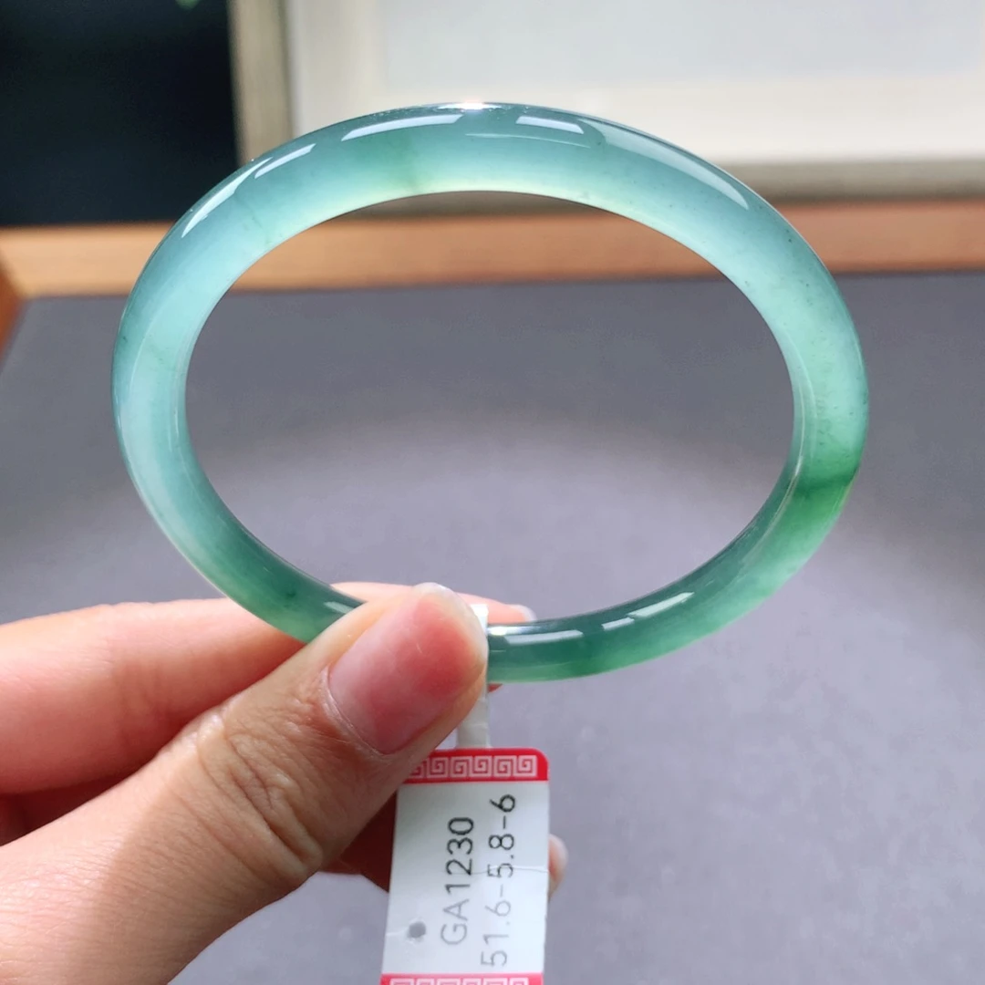 翡翠手镯未镶嵌天然翡翠手镯叮当镯