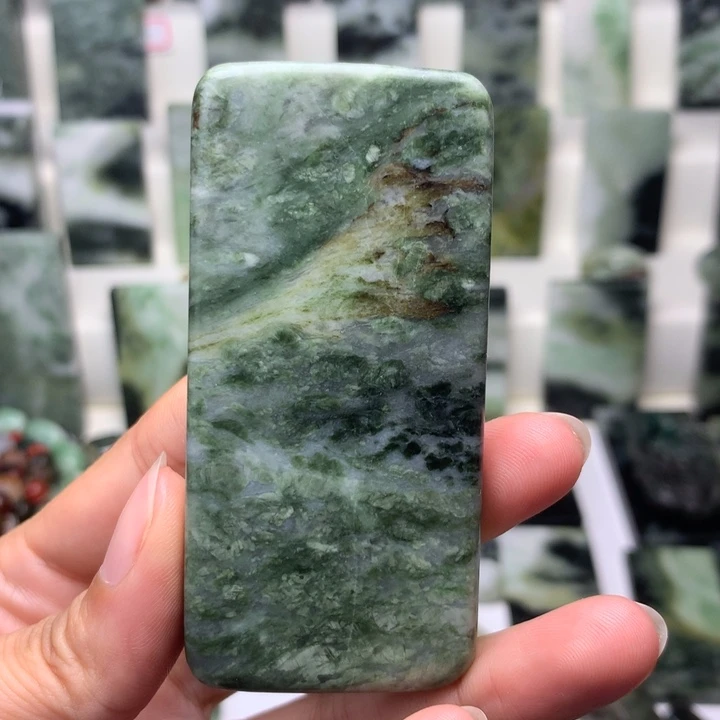 独山玉未镶嵌颈饰