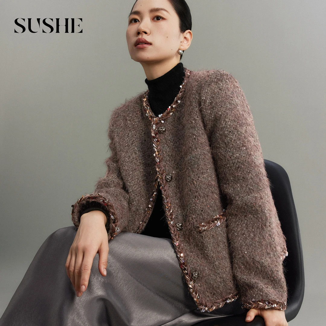 束皙SUSHE 跃星 雅致香风 90白鸭绒羊毛呢圆领珠片织带短款羽绒服