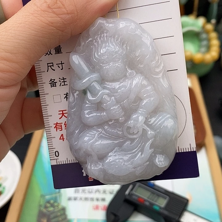 翡翠未镶嵌颈饰不动明王