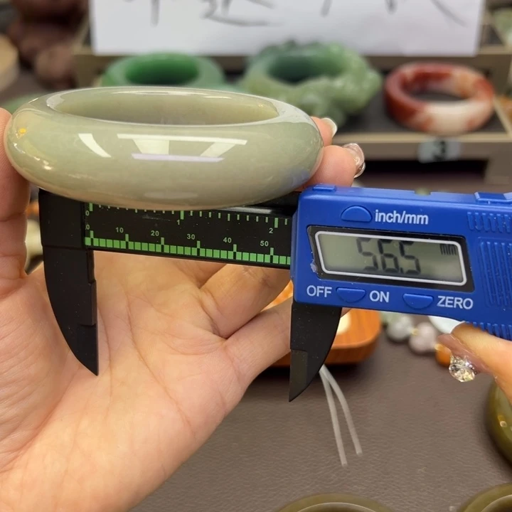 未镶嵌手镯石英岩玉