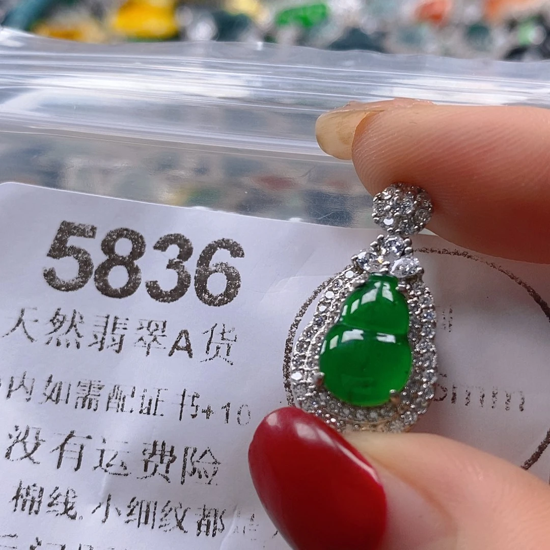 吊坠(不含链)未镶嵌翡翠