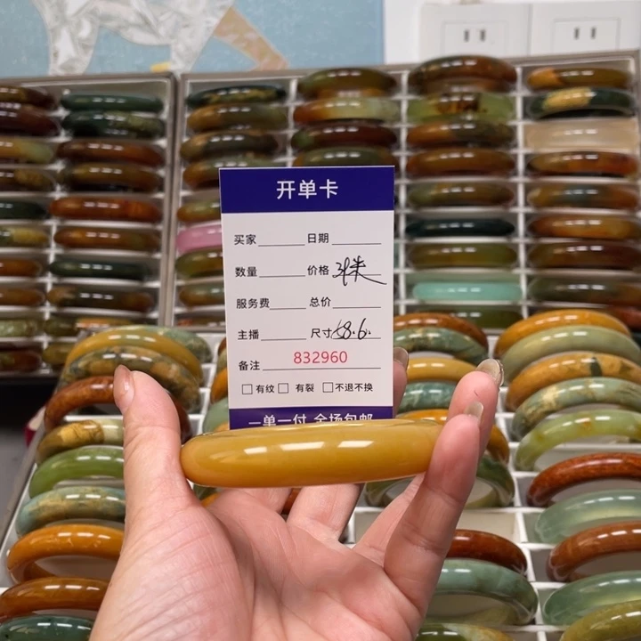 万***里蛇纹石玉未镶嵌手镯