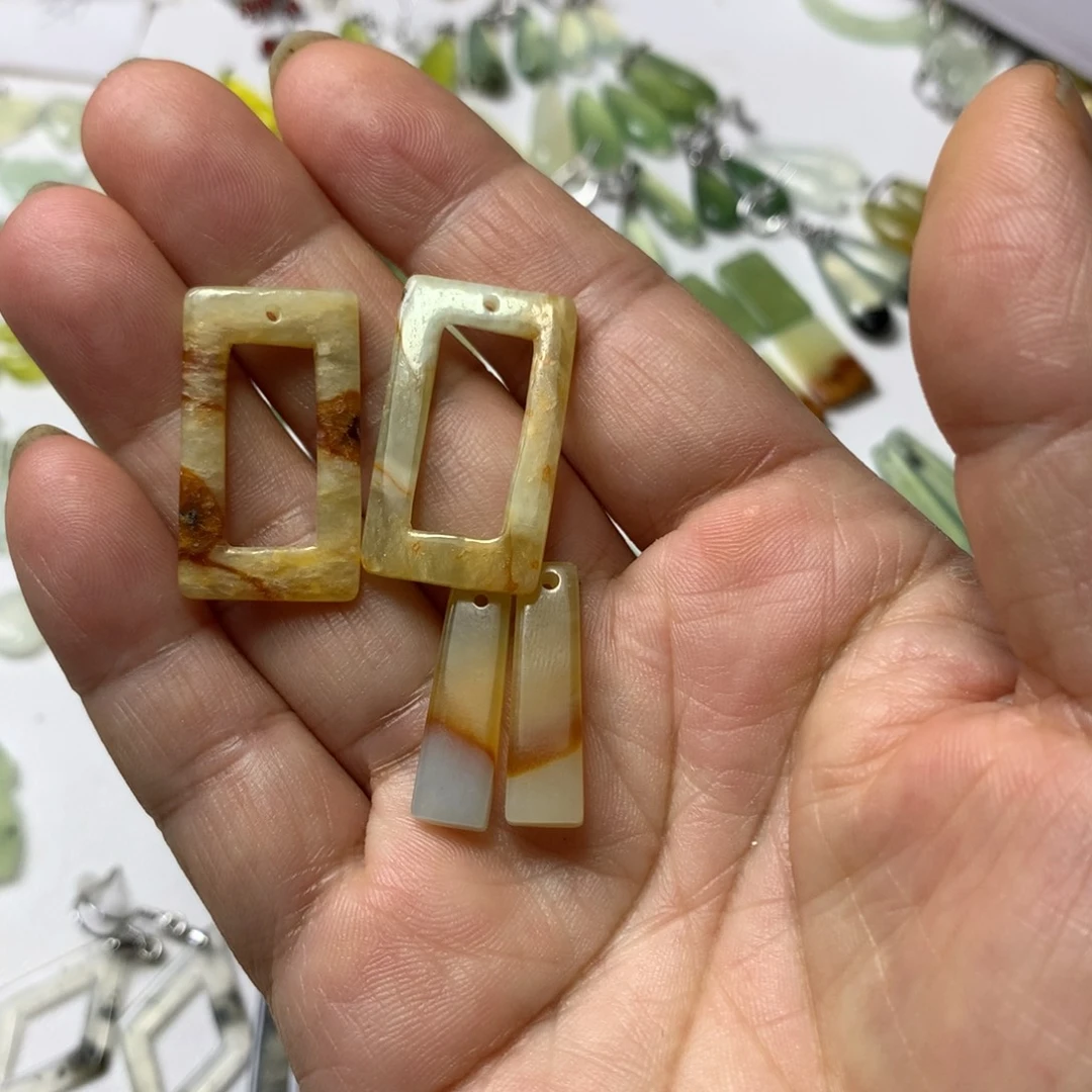 未镶嵌蛇纹石玉耳环