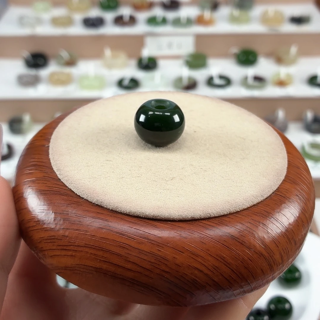 舔***吃和田玉未镶嵌戒指