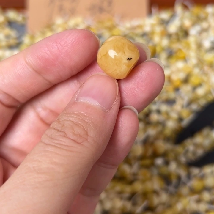 蜜蜡未镶嵌裸石13.1mm一个