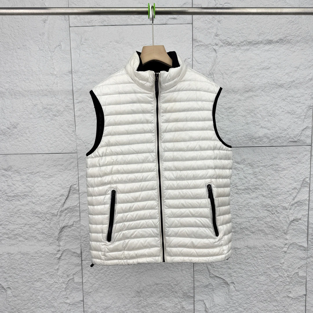 99新 BURBERRY/博柏利 XL码/奶白黑边排骨羽绒服马甲/17249337