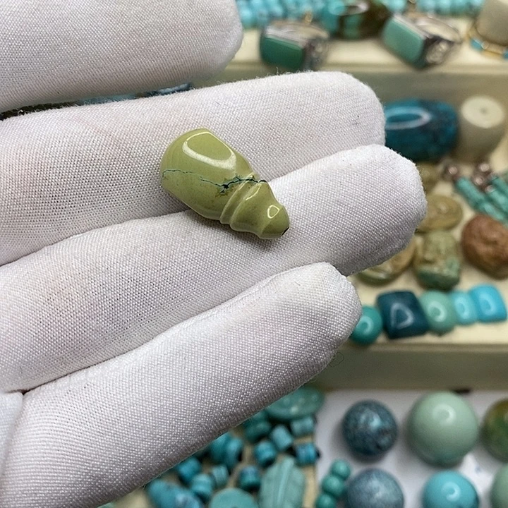 绿松石颈饰未镶嵌