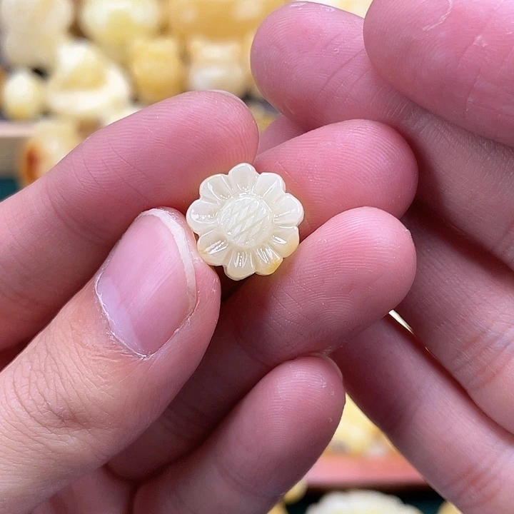 琥珀裸石未镶嵌蜜蜡