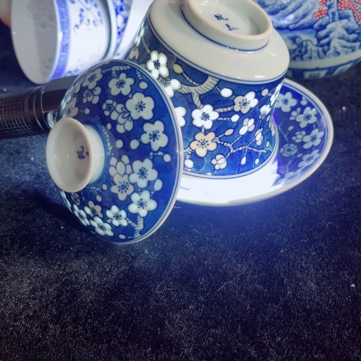 青花玲玲珑三才盖碗冰梅