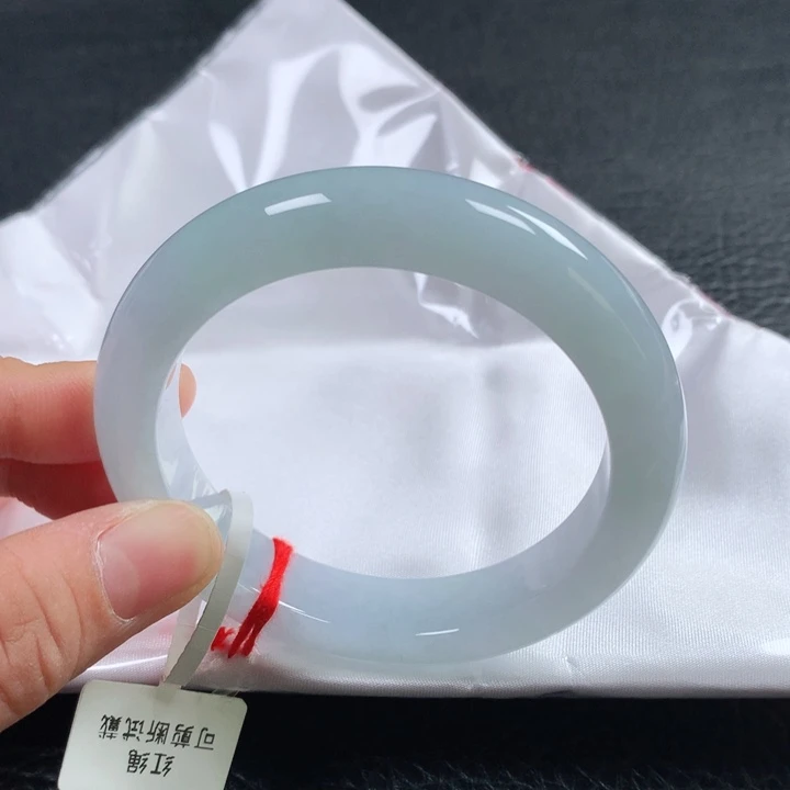 C***c翡翠未镶嵌手镯56圈